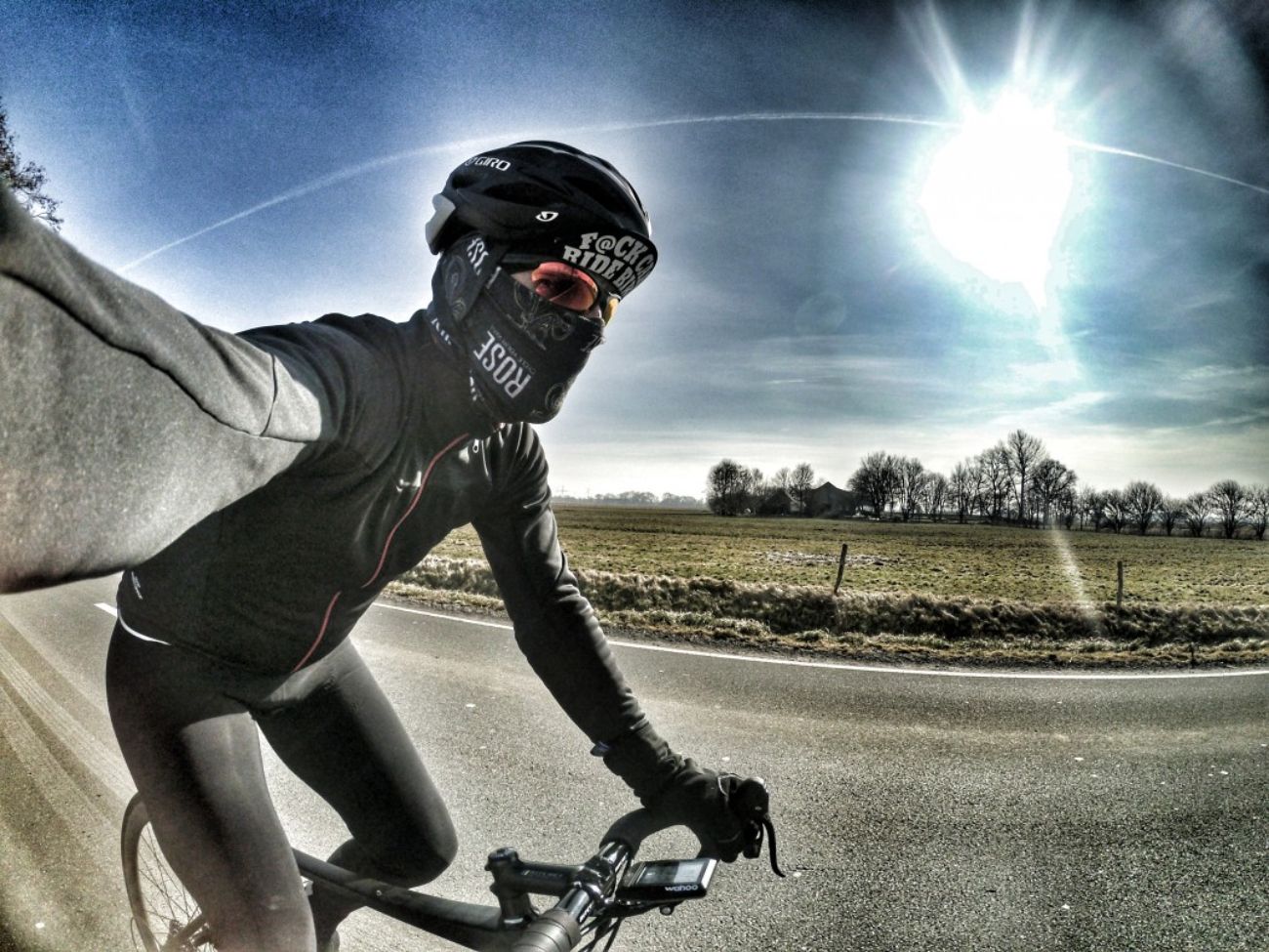 Chris macht ein Selfie vom Fahrrad aus