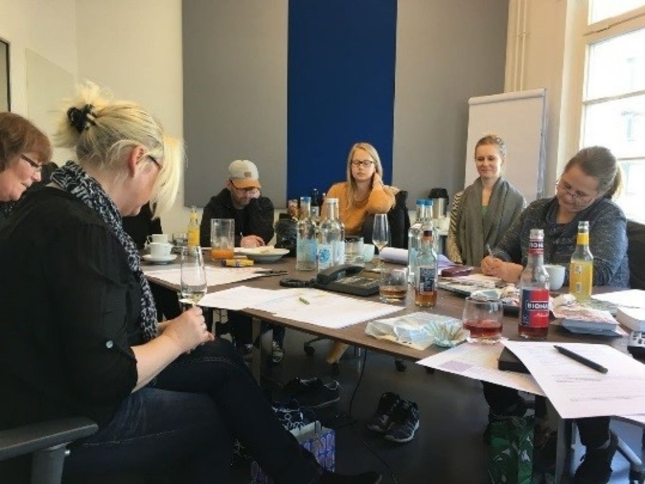 <p><strong>7. März 2018, Berlin-Kreuzberg, 10.00 Uhr</strong></p> <p>Gleich nach dem Frühstück ging es los mit der gemeinsamen Arbeit und der großen Frage:<br /> Wie soll das MS persönlich und Einblick Universum 2018 aussehen?</p> <p>Welche Themen, Bilder, Reportagen und neuen Einblicke wollen wir vorstellen? Welche Höhen und Tiefen in der lebendigen und auch manchmal bedrückenden Welt der Multiplen Sklerose beleuchten? Was können wir anderen Patienten, Angehörigen oder Interessierten zeigen?</p> <p>Beim"