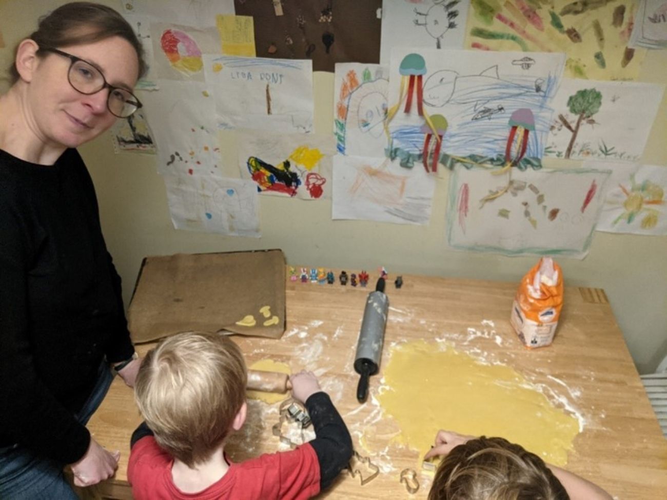 Mama steht unterstützend zur Seite