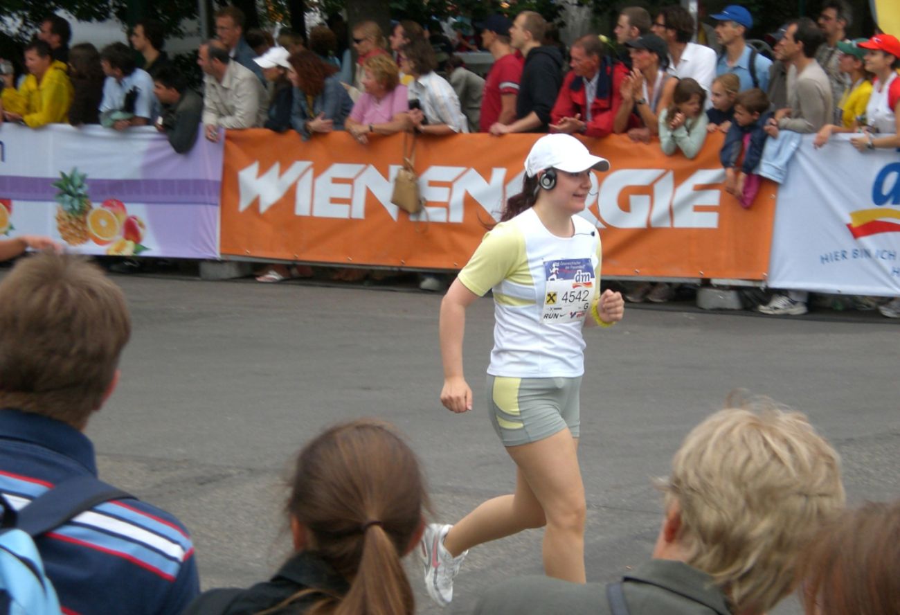 Jennifer beim Straßenlauf