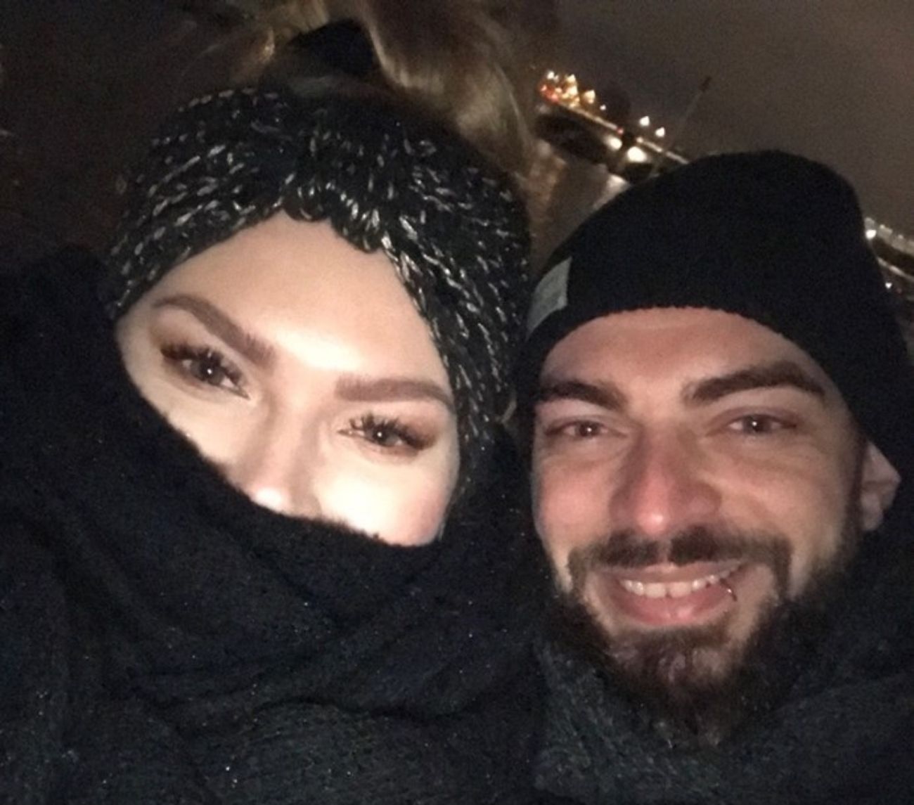 Selfie von Kira und Thomas dick eingepackt in Winterkleidung