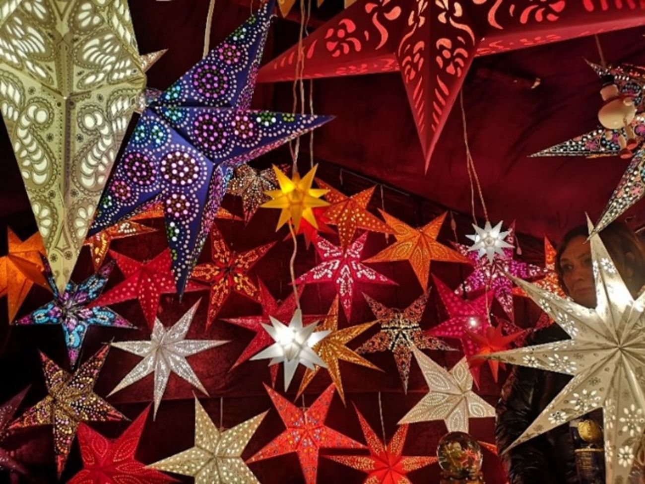 Beleuchtete Weihnachtssterne