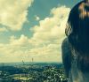 Suria mit Blick in die Ferne