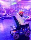 Torsten im E-Roller auf der Autoscooter-Fahrfläche