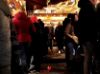 Gedränge auf dem Weihnachtsmarkt aus der Rolli-Perspektive