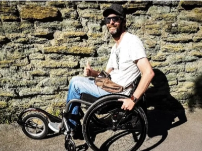 Torsten im Rolli mit Vorspannrad