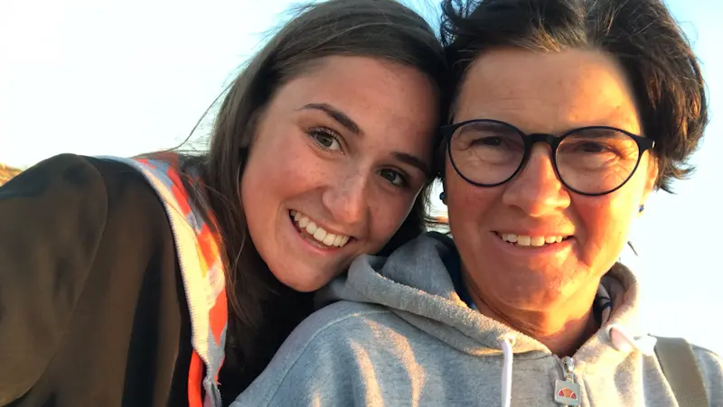 Maike mit ihrer Mutter Sabine